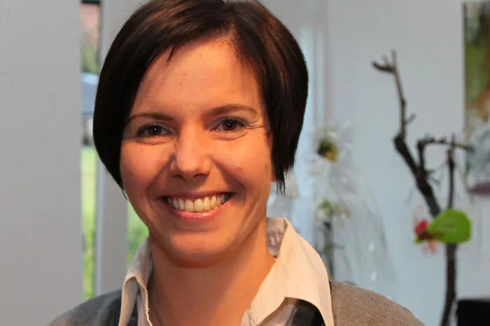 Acryl heißt die große Leidenschaft von Bettina Petschauer aus Lannach. Seit vier Jahren arbeitet sie als freischaffende Künstlerin und gibt ihr Knowhow auch in Acryl-Kursen für Anfänger und Fortgeschrittene weiter. Seit Oktober 2016 verfügt Petschauer über ihr eigenes Atelier. Neben der Malerei beschäftigt sie sich mit Beton in Kombination mit Holz und Naturmaterialien.