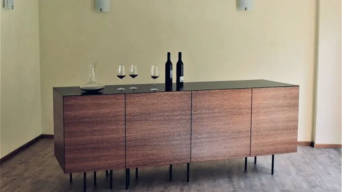 "the sommelier" von Maximilian Pichler