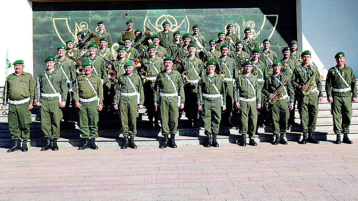 Die Militärmusik Kärnten steht heute mit dem Chor des BG Tanzenberg auf der Bühne in der Blumenhalle