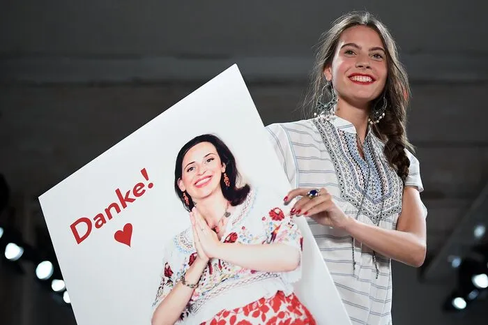 Denn in Kürze wird Baby Nummer eins der steirischen Designerin das Licht der Welt erblicken.