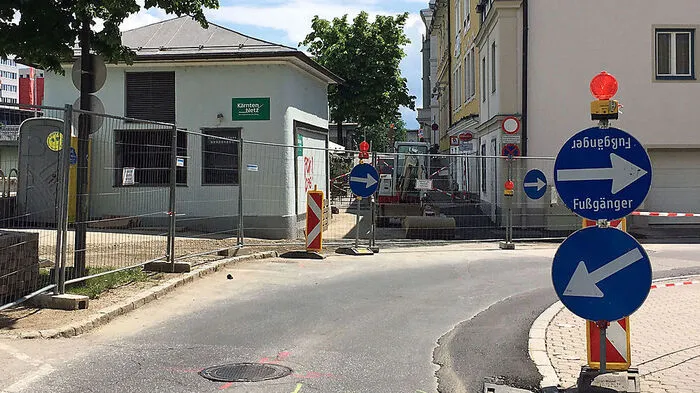 Hier wird ab heute alles aufgegraben und das Kelag-Häuschen abgetragen