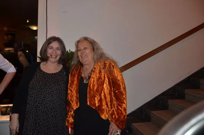 Elke Kahr (KPÖ) mit Stadtteilzentrum Triester-Leiterin Elisabeth Hufnagl
