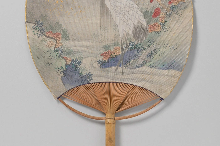 Vorausgegangen ist der Ausstellung ein mehrjähriges Forschungsprojekt mit dem National Museum of Japanese History, gezeigt werden rund 200 Objekte. Fächer: Späte Edo- (1600–1868) bis Meiji-Periode (1868–1912), vor 1882.