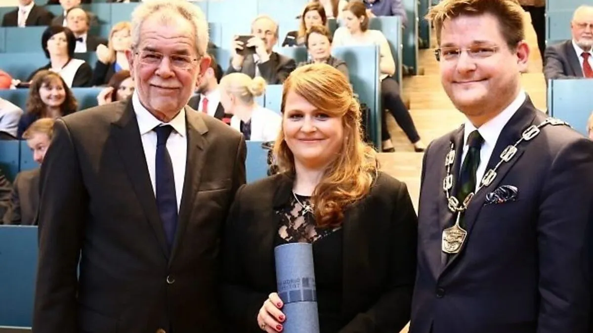 Die Mathematikerin Evamaria Russ mit Bundespräsident van der Bellen (l.) und Rektor Vitouch