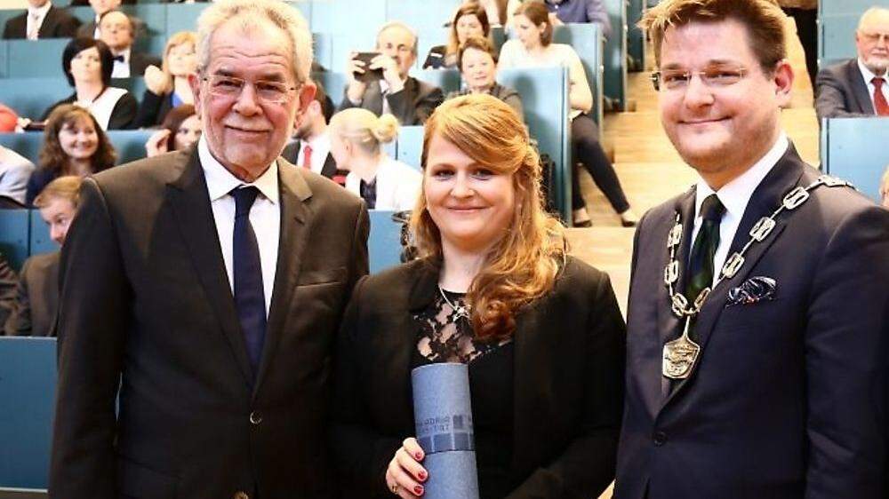 Die Mathematikerin Evamaria Russ mit Bundespräsident van der Bellen (l.) und Rektor Vitouch