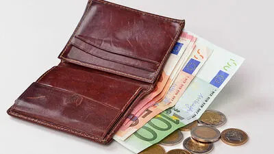 Eine Heimhelferin bestahl einen Pensionisten