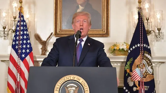 Die USA, Frankreich und Großbritannien haben Syriens Präsident Bashar al-Assad mit dem größten gemeinsamen Luftangriff seit Kriegsausbruch vor neuen Giftgas-Einsätzen gewarnt.