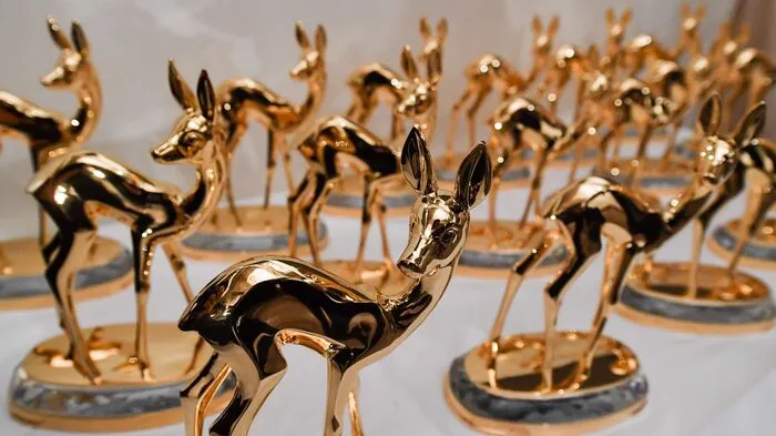 Die begehrten goldenen Rehe wurden gestern vergeben. Viele Stars fanden sich darum an diesem Abend im Theater am Potsdamer Platz in Berlin ein.