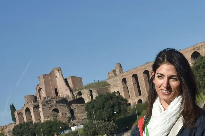 Roms Bürgermeisterin Virginia Raggi hat nach sechsjährigen Restaurierungsarbeiten das Gelände mit Ausgrabungen eingeweiht, ...