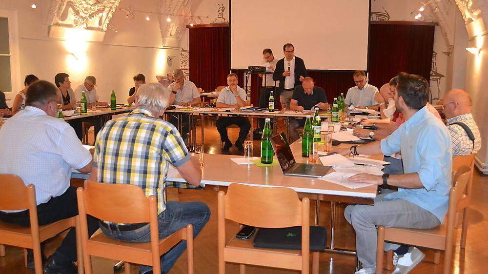 Die Generalsanierung der Neuen Mittelschule Pöllau war bestimmendes Thema der letzten Gemeinderatssitzung