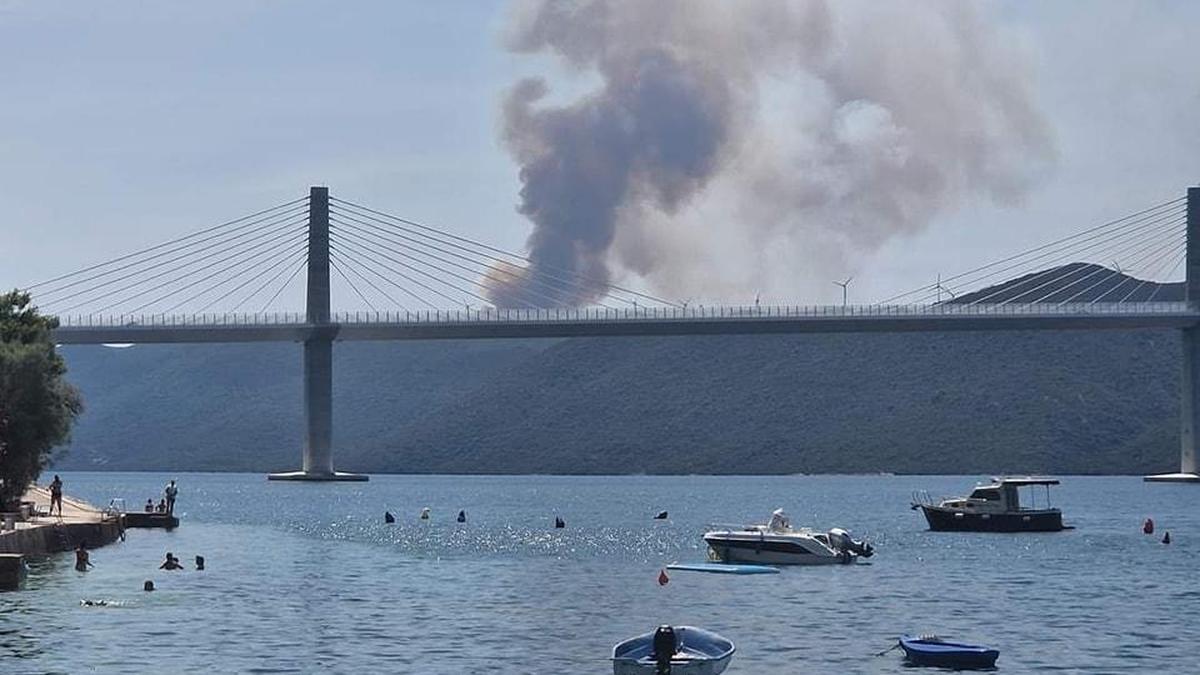 Großbrand auf Halbinsel Pelješac ausgebrochen 