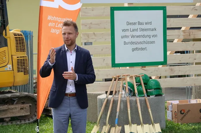 Mario Kleissner, Geschäftsführer der Rottenmanner Siedlungsgenossenschaft strich die gute Zusammenarbeit mit der Diakonie und der Gemeinde Ramsau hervor: "Das Grundstück unserer Genossenschaft wird damit dem Zweck zugeführt, der uns zugrunde liegt: leistbaren Wohnraum zu schaffen."