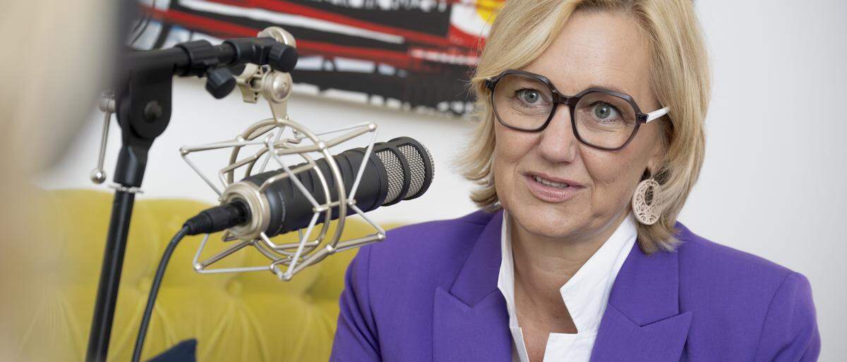 Was hält uns denn als Menschen zusammen? Freundschaft. ORF-Moderatorin Birgit Fenderl im aktuellen fair&female Podcast