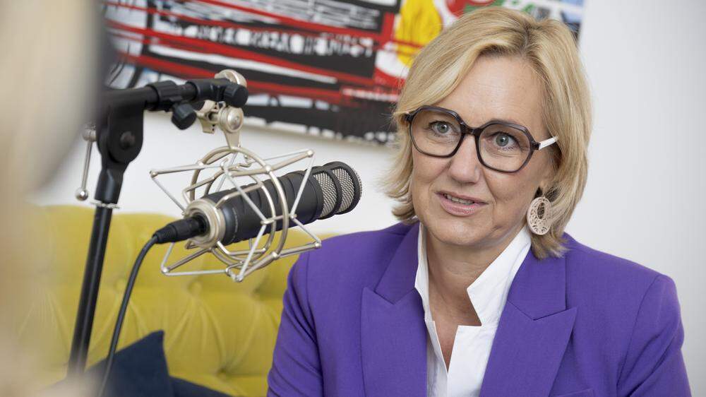 Was hält uns denn als Menschen zusammen? Freundschaft. ORF-Moderatorin Birgit Fenderl im aktuellen fair&female Podcast