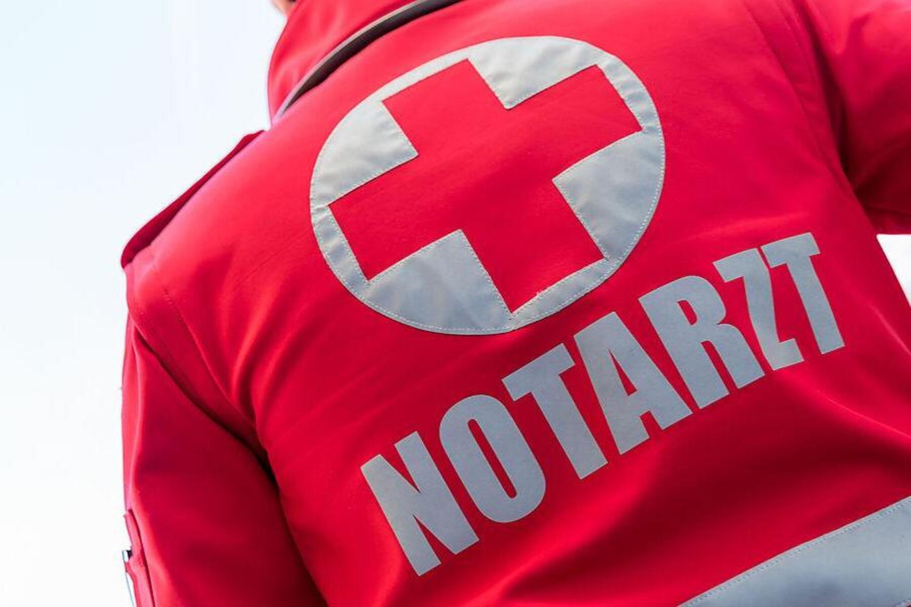 Auto übersehen: Vater und Tochter von Motorrad geschleudert