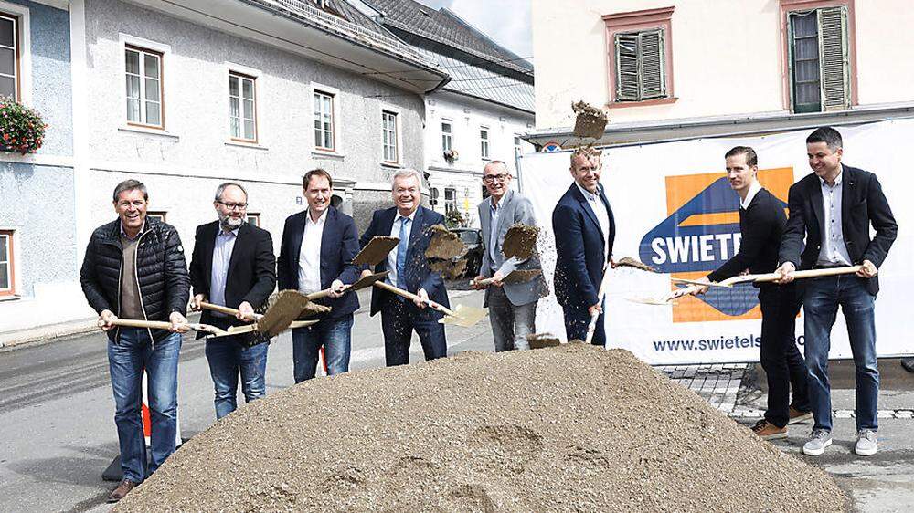 Erfolgreicher Spatenstich für die Zwei-Jahres-Straßenbaustelle durch Vordernberg.