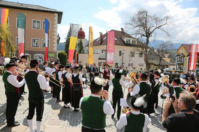 Die Bürgermusik Millstatt spielte mit der Jugendmusikkapelle Millstätter Berg die Anna-Gasser-Hymne