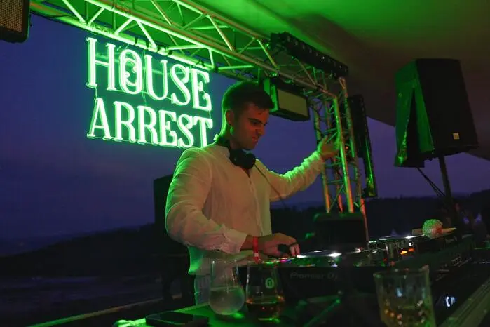 Hinter dem Format steht der Spielberger Veranstalter und DJ Niklas Steiner, besser bekannt als „Lost Taste“.
