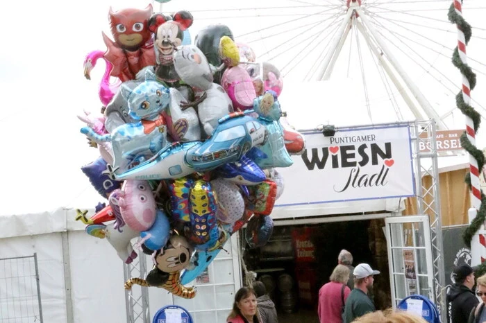 Erste Station bei unserem Rundgang am Samstagnachmittag war der „Puntigamer Wiesnstadl“, welcher sich gleich beim Haupteingang neben der Freyung befindet.