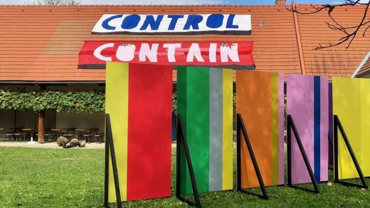 Auf die farbigen Holzwände werden Jugendliche ihre Graffitis sprühen