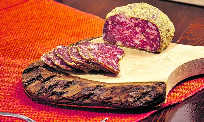 Aus den Tälern nördlich von Pordenone stammt ursprünglich die „Pitina“, eine runde, laibchenförmige Wurstsorte