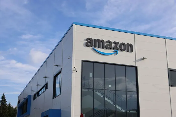 40 Millionen Euro investiert, nur neun Monate lang gebaut. Jetzt ist das Amazon-Verteilzentrum Klagenfurt (bis auf das Photovoltaik-Dach) fertig