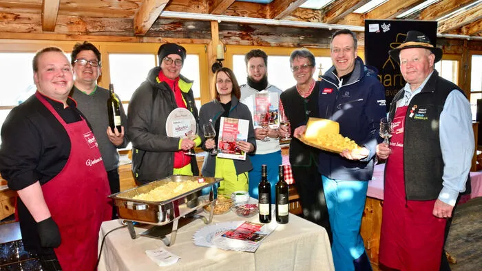 Diese Woche wird am Nassfeld nur aufgetischt, was regionale Produzenten liefern. Bis 26. Jänner laden die Wirte entlang der Pisten zum Verkosten heimischer Köstlichkeiten, in Kooperation mit Genussland Kärnten und dem Agrarmarketing.