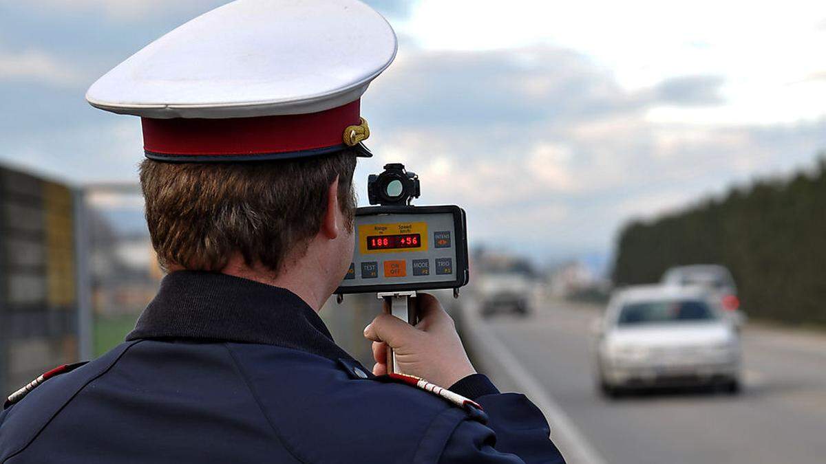 Mit 195 km/h im Freiland durch den Radar gefahren.