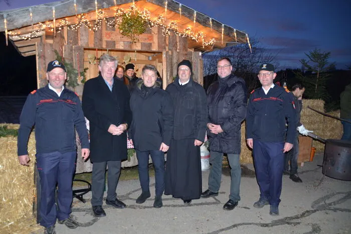 In 22 von der örtlichen Feuerwehr gebauten Hütten wurde an drei Tagen viel regionales Handwerkskunst, Kulinarik und Volkskultur geboten.