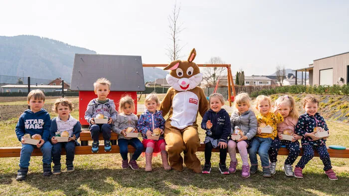 Die lieben Kinder der Kinderkrippe Deutschfeistritz unterstützten unsere Aktion und machten sich danach auf die Suche nach den versteckten Nestern.