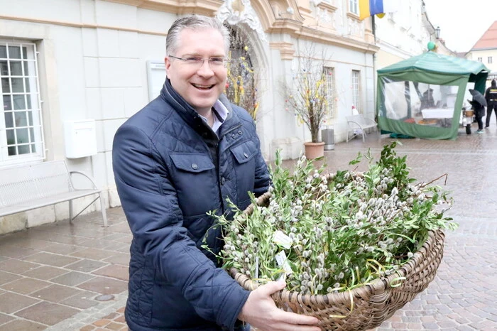 Auch Bürgermeister Martin Kulmer (Foto) stellte sich mit einem Ostergruß ein. 