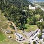 Durch das Waldstück rechts neben der Sommerrodelbahn werden die Radler künftig bis zur Talstation gelangen 