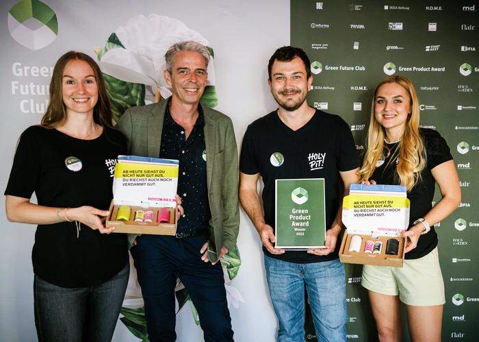 Bei der Verleihung des "Green Product"-Awards: Das "Holy Pit"-Team (Branka Puljic, Asmir Samardzic und Merima Samardzic) mit "Green Product Award"-Initiator Nils Bader