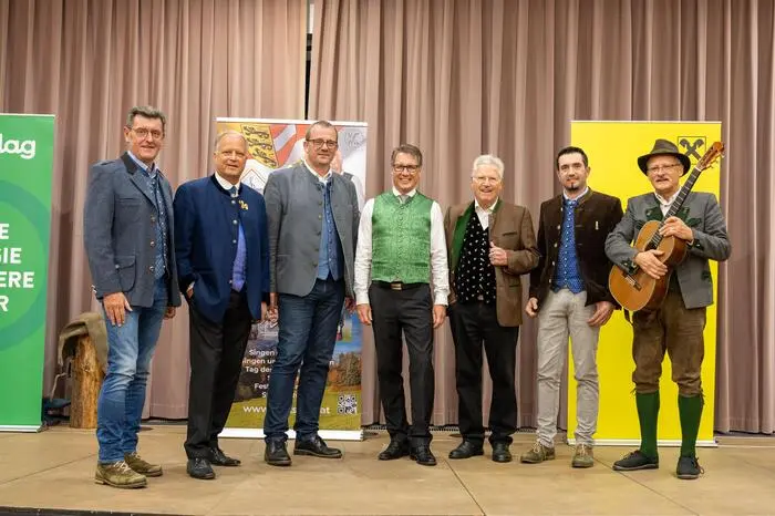 v.l. Seppi Rukavina, Karlheinz Klement, Wolfgang König, Wolfgang Felsberger, Richi di Bernardo, Vizebürgermeister Roland Kogler und Siegfried Lemmerer