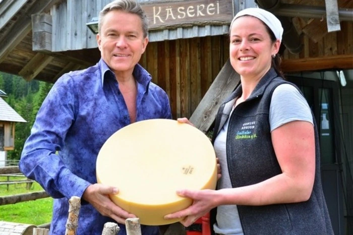 Ein reines Gailtaler Almprodukt ist der Käse, der auf der Egger Alm produziert wird. Verkauft wird er unter der geschützten Marke "Gailtaler Almkäse g.U.".