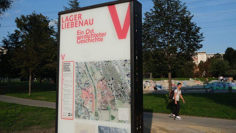 Die Erinnerungstafel in Liebenau