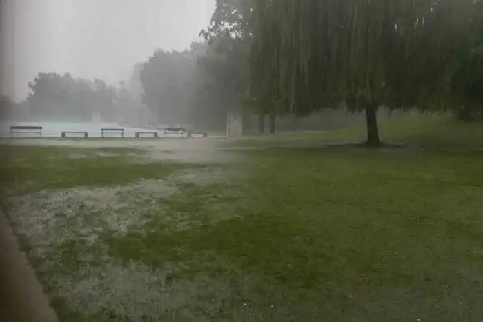 ...auch im Wellenbad war nicht nur das Schwimmbecken unter Wasser.