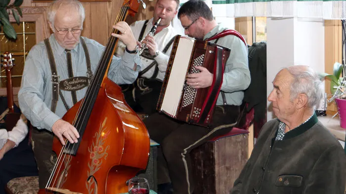 So wie alle Jahre lud auch heuer der Seniorenbund Oberes Pölstal seine Mitglieder zur Adventeinstimmung am 3. Dezember in das Gasthaus Holzmann-Pripfl in St. Oswald.