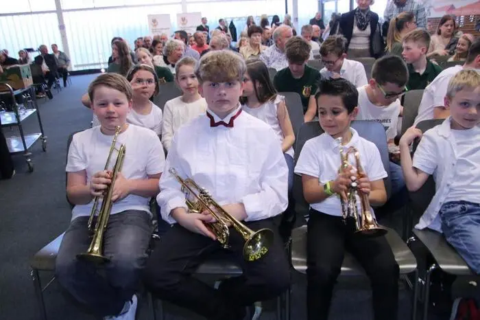 Als musikalische Gäste wirkten die Bläserklasse der Volksschule Stallhofen sowie das Jugendblasorchester der Musikschule Voitsberg und Bärnbach mit.