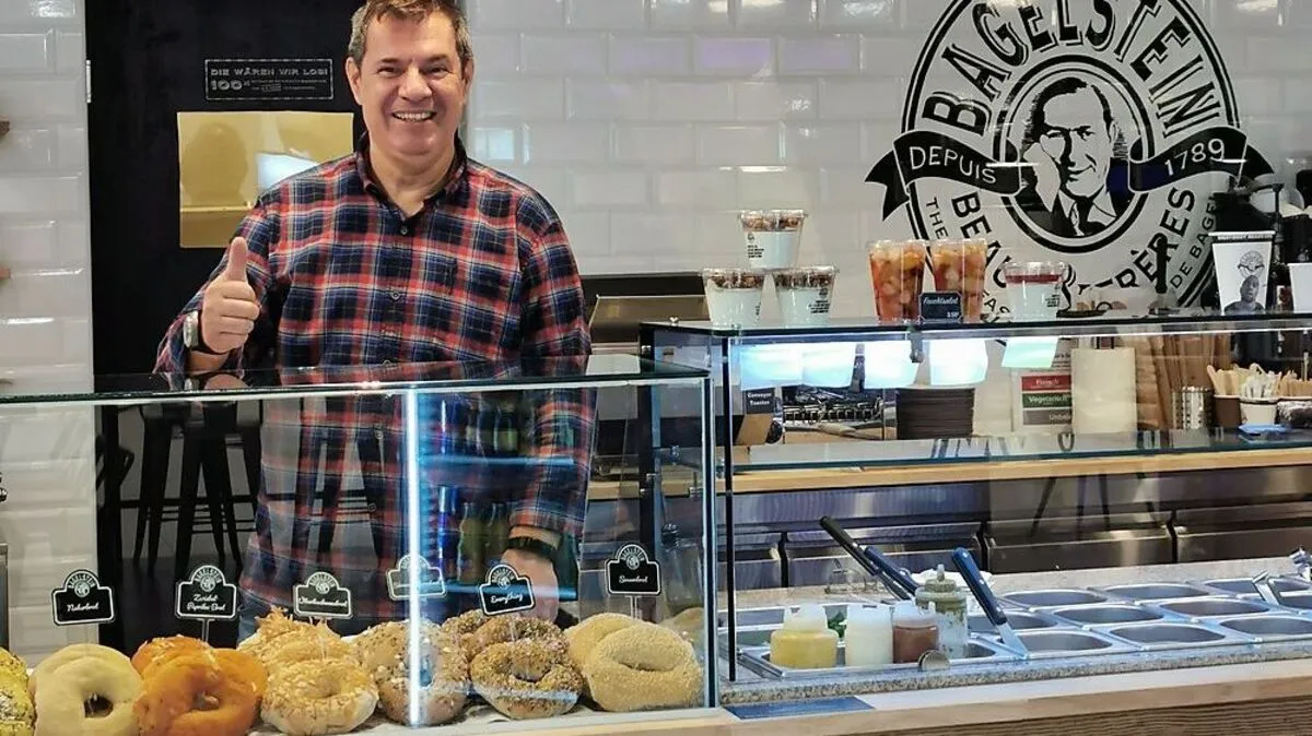 Inhaber Dincer Gülgör und sein Team backen die Bagels direkt im Grazer Center West