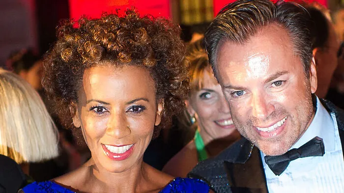 Gute Zeiten: Kröger mit Arabella Kiesbauer bei der Fete Imperiale 2015