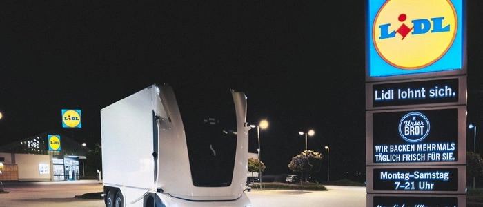 In Deutschland setzt Lidl zur Filialbelieferung jetzt in einem Pilotprojekt auch auf kabinenlose Elektro-LKW mit autonomer Fahrfunktion