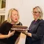 BfC-Gründerin Daniela Stein hat einen langen Atem - auch zum Ausblasen der Geburtstagstorte von Renata Maurer-Nikolić 