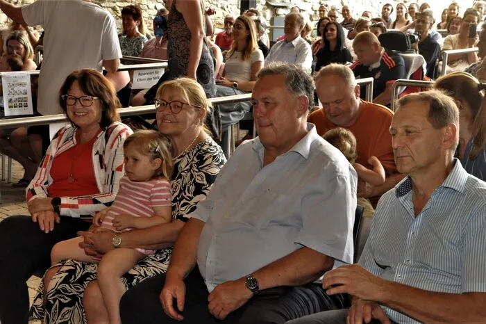 Mehrere Ensembles, Solisten und Gruppen nahmen an den Aufritten teil, die mit Standing Ovations und viel Applaus bedacht wurden.