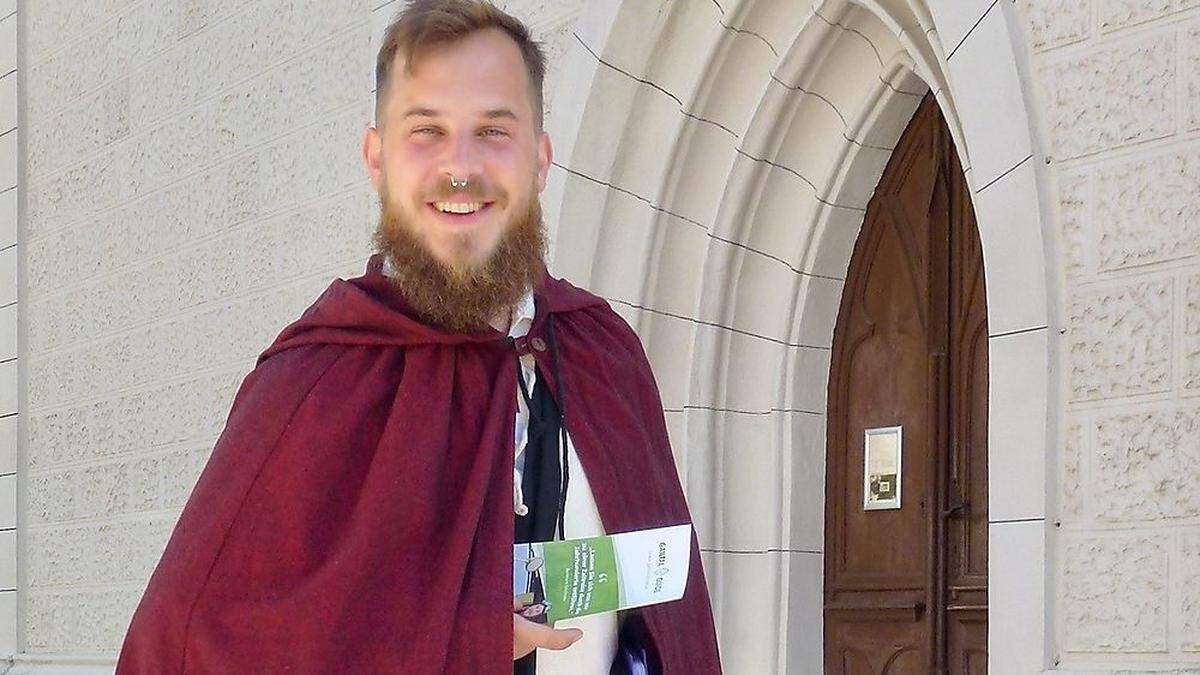 Er weiß über die Geschichte Hermagors bestens Bescheid: Bernhard Gitschtaler, gekleidet wie der ehemalige Nachtwächter