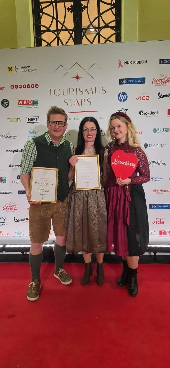 Patrick Lengdorfer, Martina Pirkebner und Maria Pirkebner nahmen die Auszeichnung entgegen