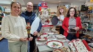 Maria und Helmut Diener mit ihrem Team, Natascha Karim (ganz links) und Vanessa Schein (2.v.re.)