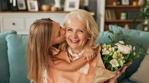 Blumen machen Freude, eine persönliche Grußbotschaft in der Kleinen Zeitung vielleicht noch mehr