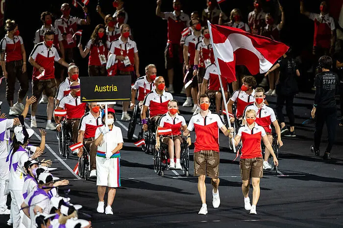 Das Paralympic Team Austria marschierte als 31. Nation ins Stadion ein, Fahnenträger waren Speerwerferin Natalija Eder und Triathlet Günther Matzinger.