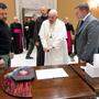 Wolodymyr Selenskyj bei Papst Franziskus im Vatina